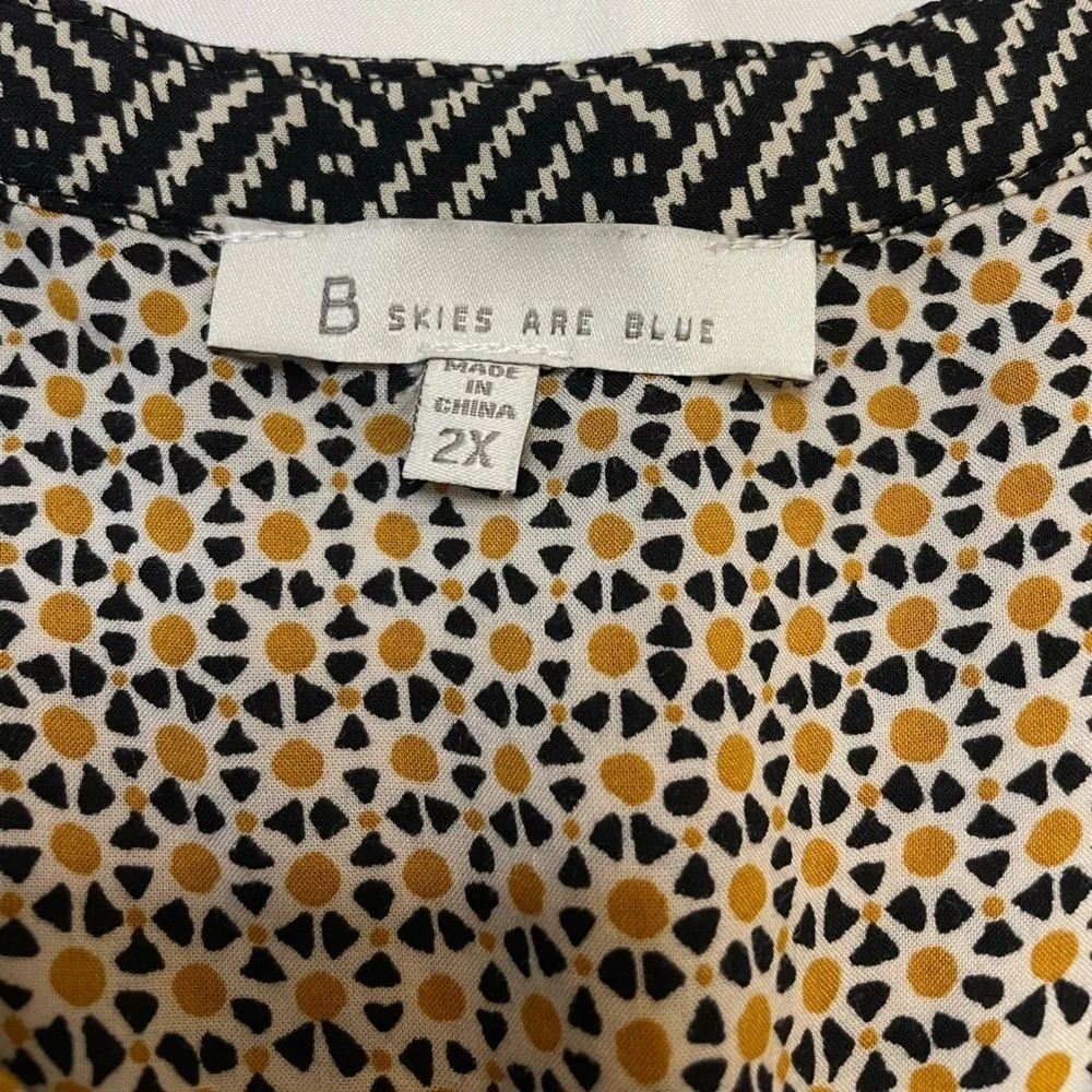 B skies are blue size 2X abstract blouse - Picture 7 of 11